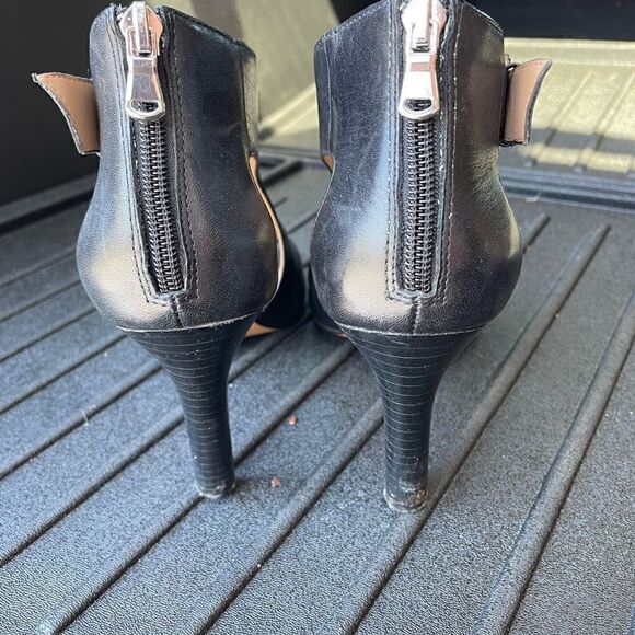 Coach Heels  - Picture 3 of 6